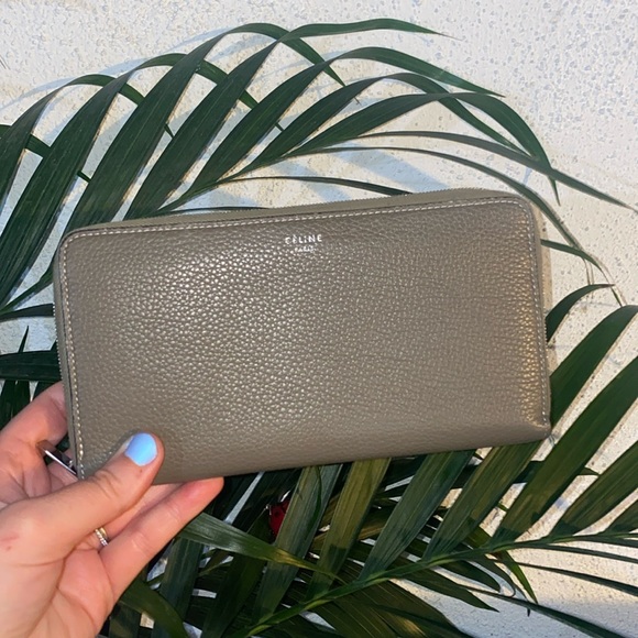 Celine Zipped Wallet ☀️ - Picture 1 of 17